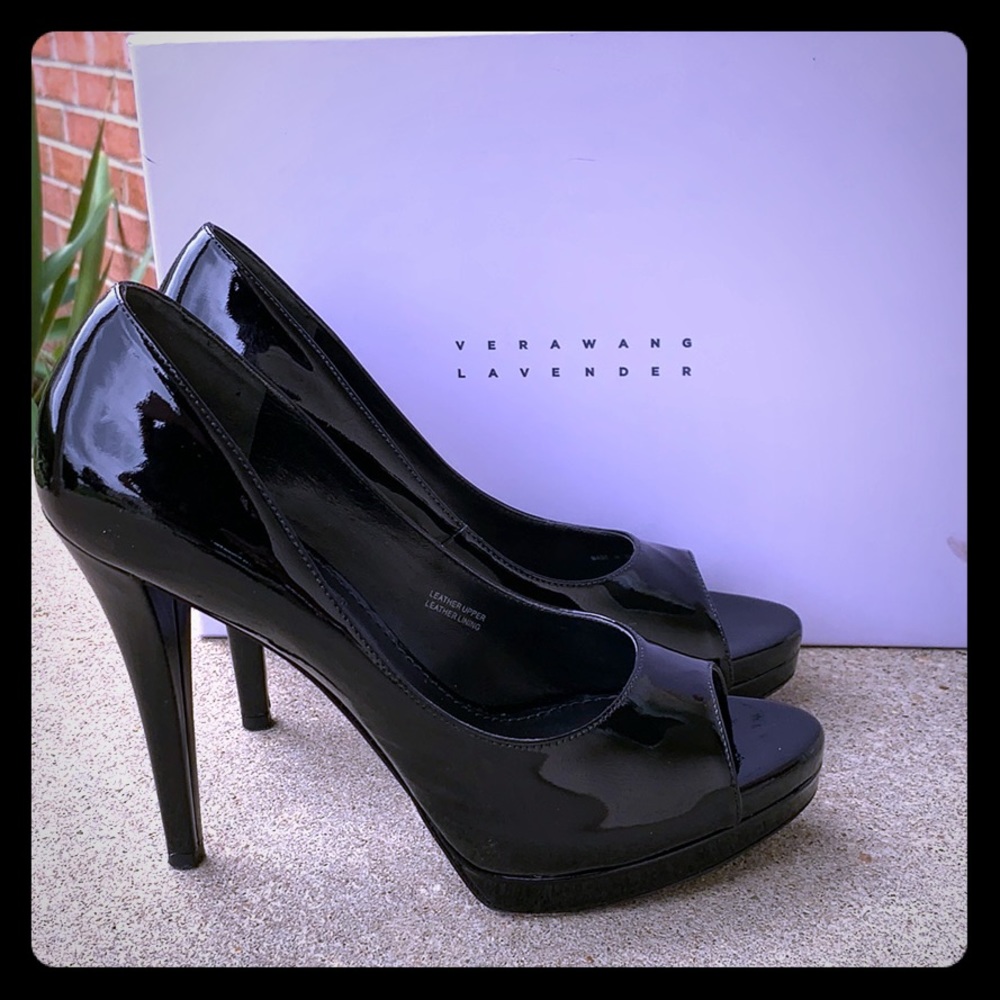 Vera Wang Lavender Label patent leather pumps 7.5
